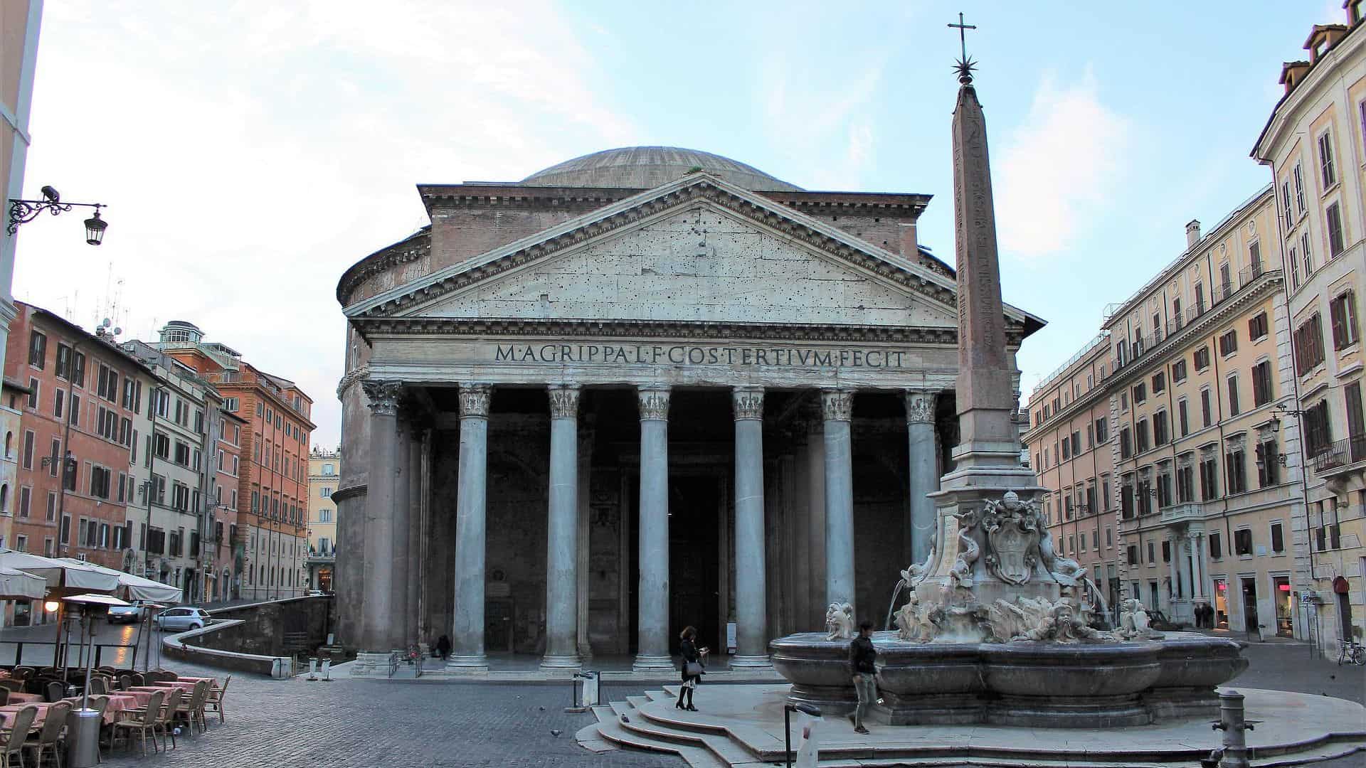 Roman Pantheon in Piazza della Rotonda
